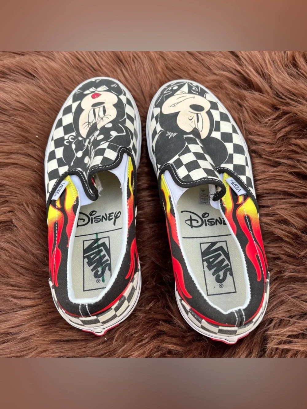 Disney x Vans Mickey and Minnie Canvas Sneakers - Picture 11 of 14